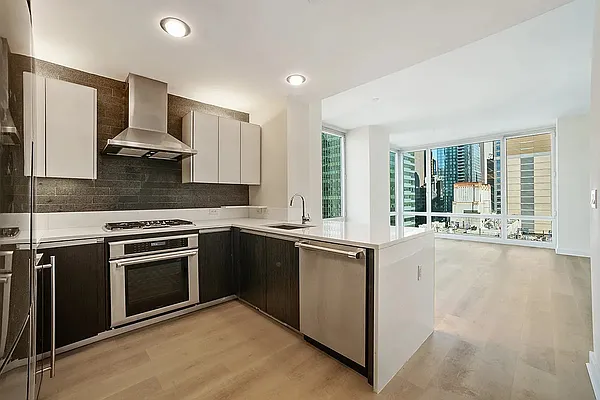 Rented by RELO REDAC INC. | media 10