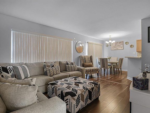 5th image of 19 Somerset Terrace Ct
