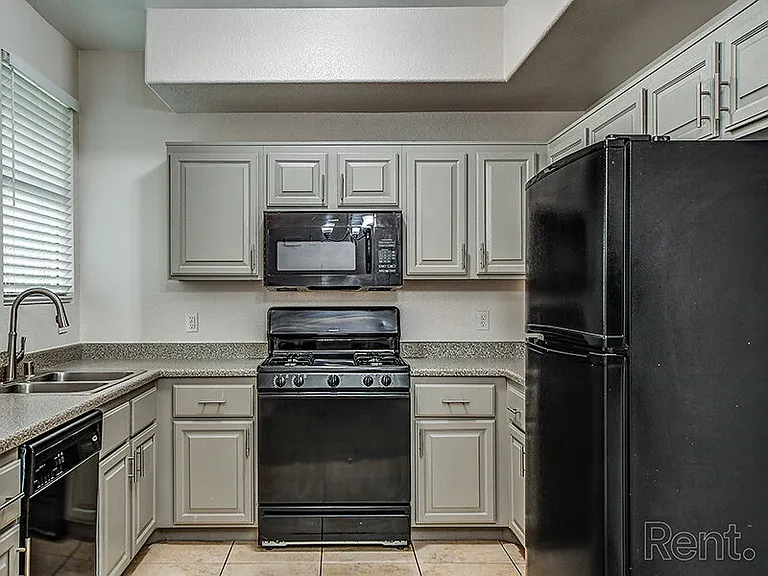 Fleetwood Apartments — Photo 7