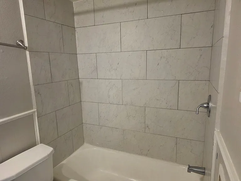 Discover Ridgewood Village Apartments in Moore, OK — Photo 15
