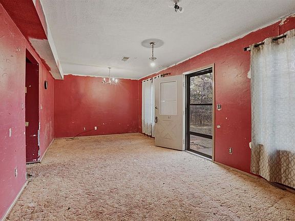 4th image of 3417 Two Creeks Rd