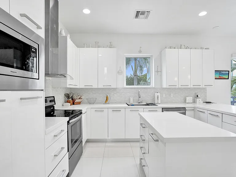 1347 N Ocean Blvd — Photo 24