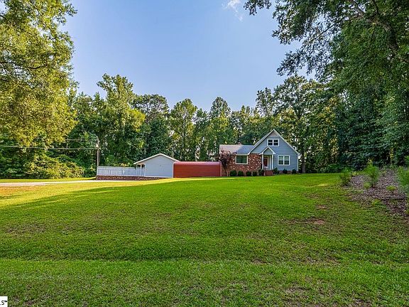 2nd image of 822 Mount Moriah Rd