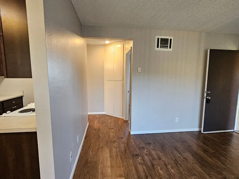 Del Mar Apartment Homes — Photo 20