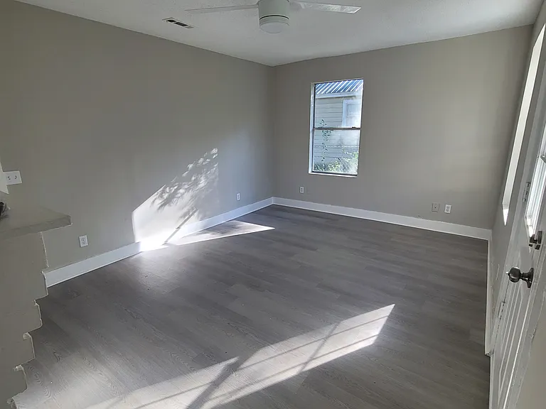 1647 S Saint Andrews St #2 — Photo 14