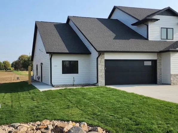 2901 Jenny Cir, Yankton, SD 57078