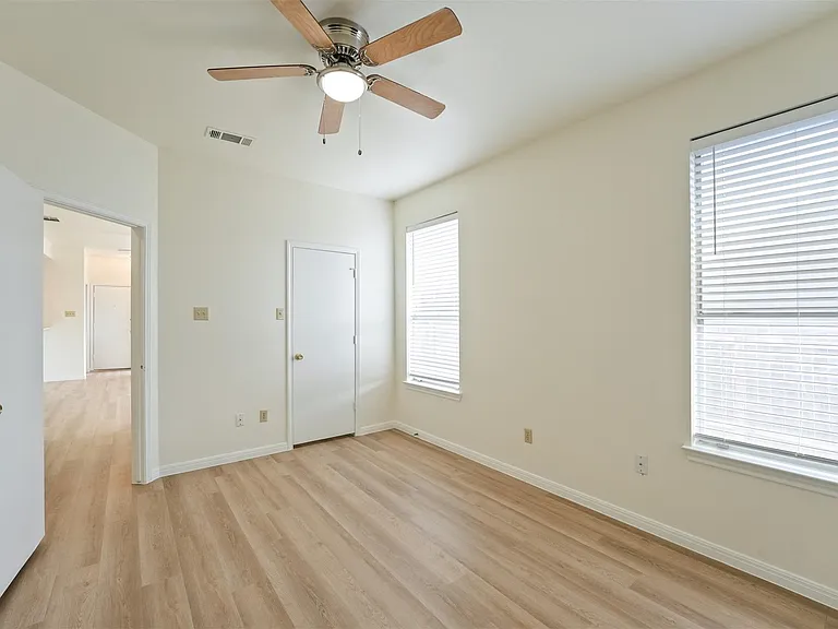 500 Gregory Ct — Photo 12