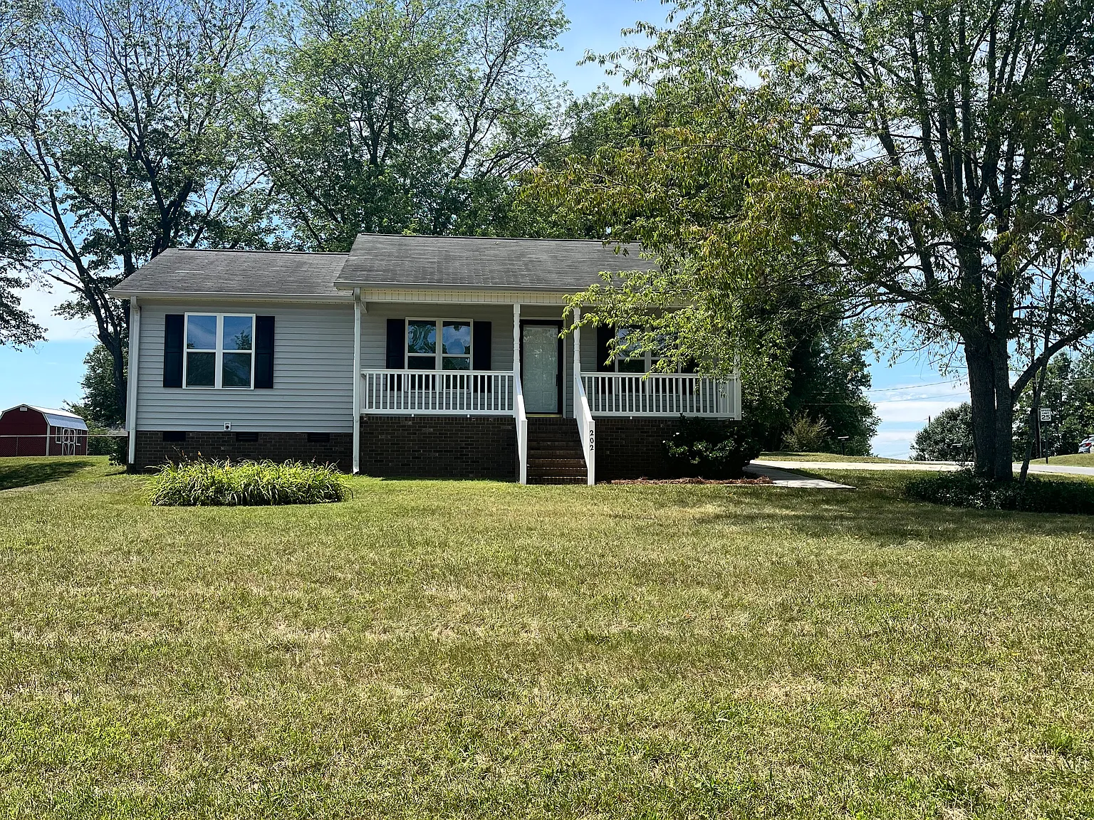 3 bed, 1040 sqft, $1,750 — Photo 1