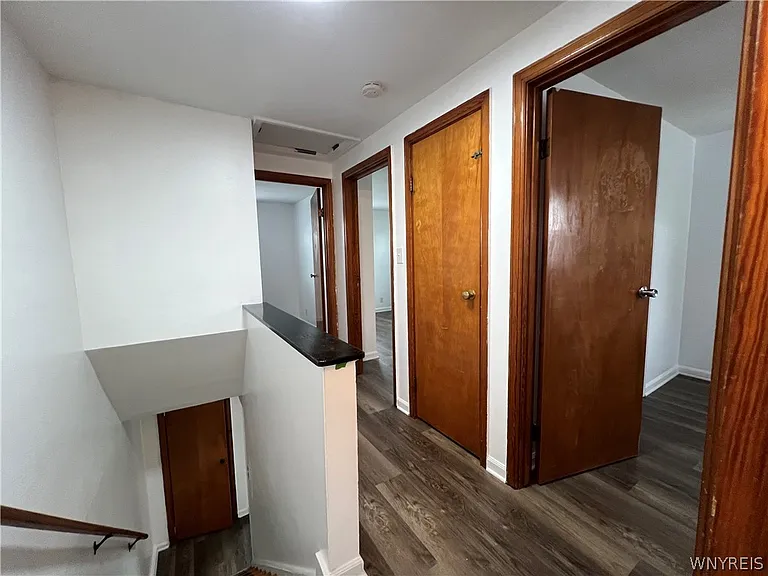 512 Cayuga Rd — Photo 13