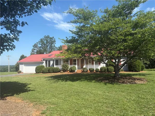 4401 Cherrywood Rd, East Bend, NC 27018