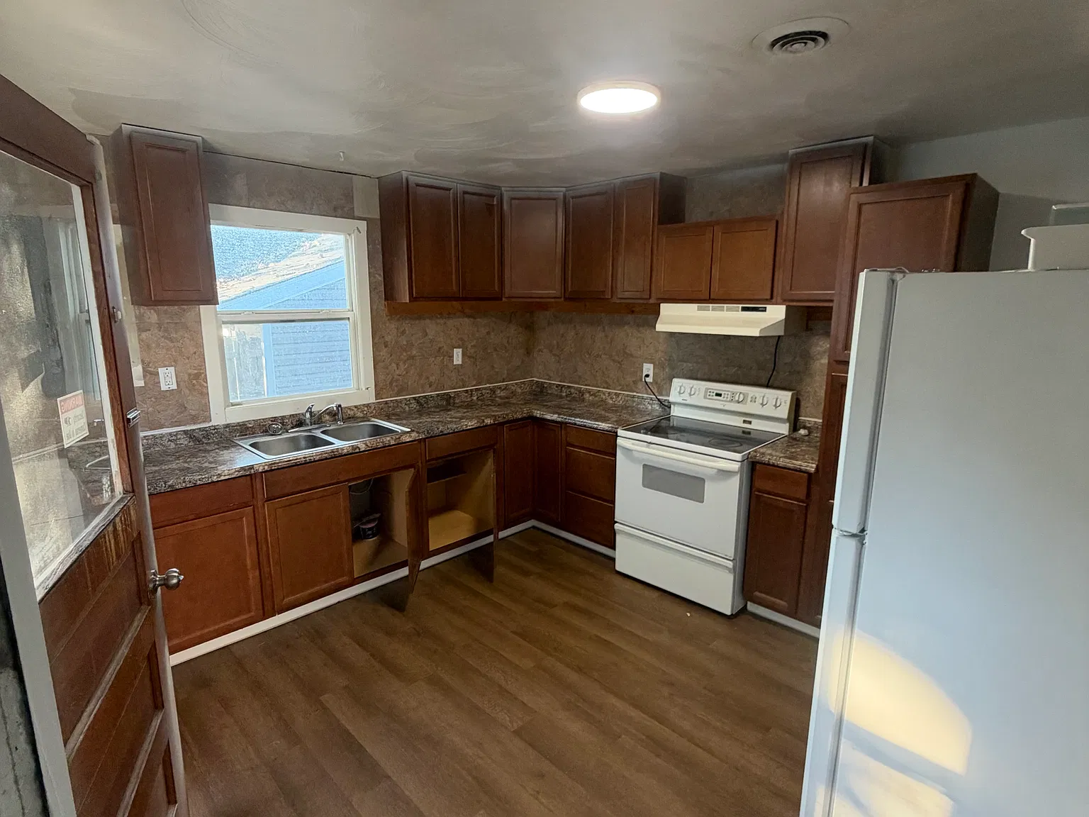 1 bed, 900 sqft, $1,000 — Photo 3