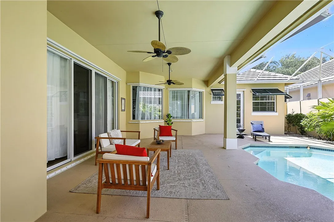 3 bed, 3.5 bath, 2467 sqft, $7,000 — Photo 2