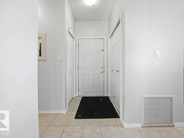 8108 109th St NW #202, Edmonton, AB T6G 2V7