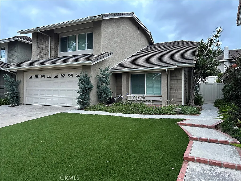 4 bed, 2.5 bath, 2086 sqft, $5,595 — Photo 2