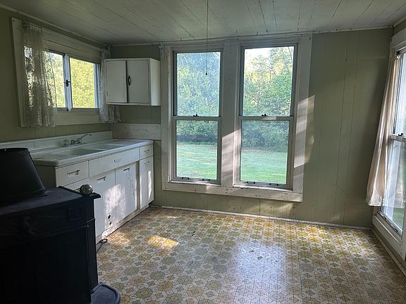 5th image of 2446 W Old Brownsville Rd