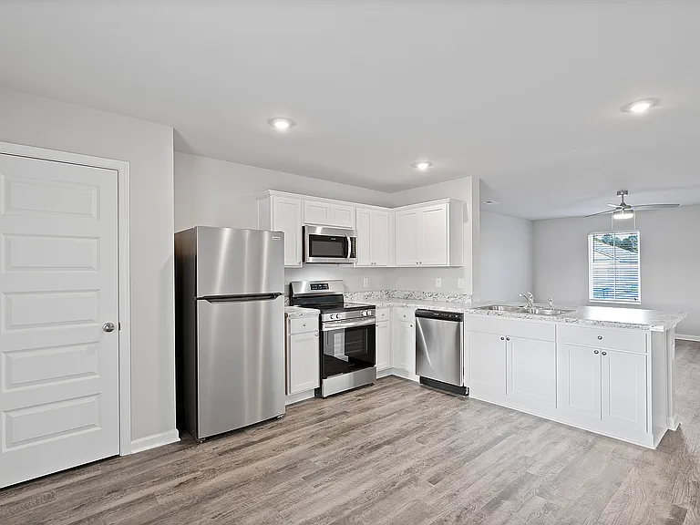 4020 Ryan Dr — Photo 5