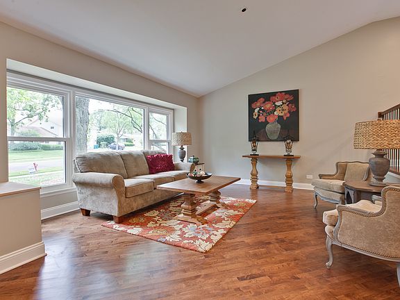 3rd image of 76 Greenbriar East Dr