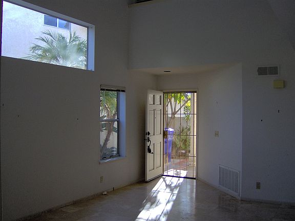 4th image of 4927 Corte Playa Encino