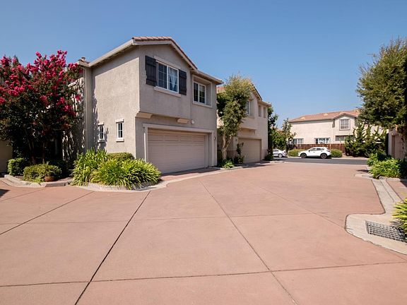 2nd image of 2187 Kingsbury Cir
