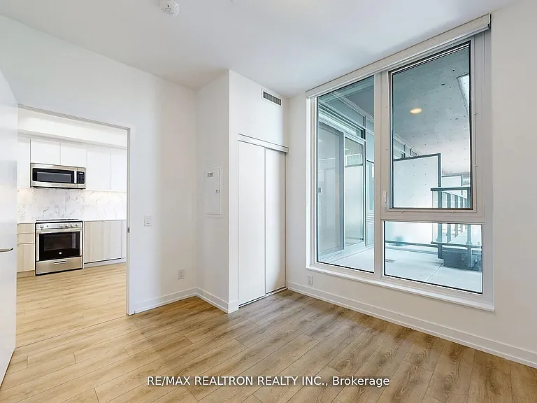 500 Dupont St #301 — Photo 35
