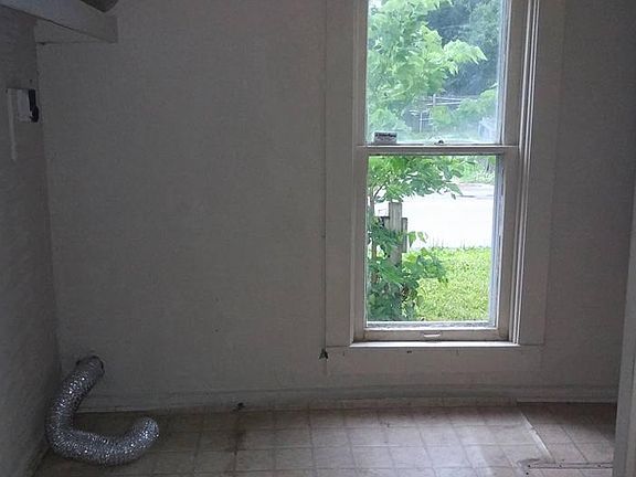 3rd image of 1179 N Centennial St