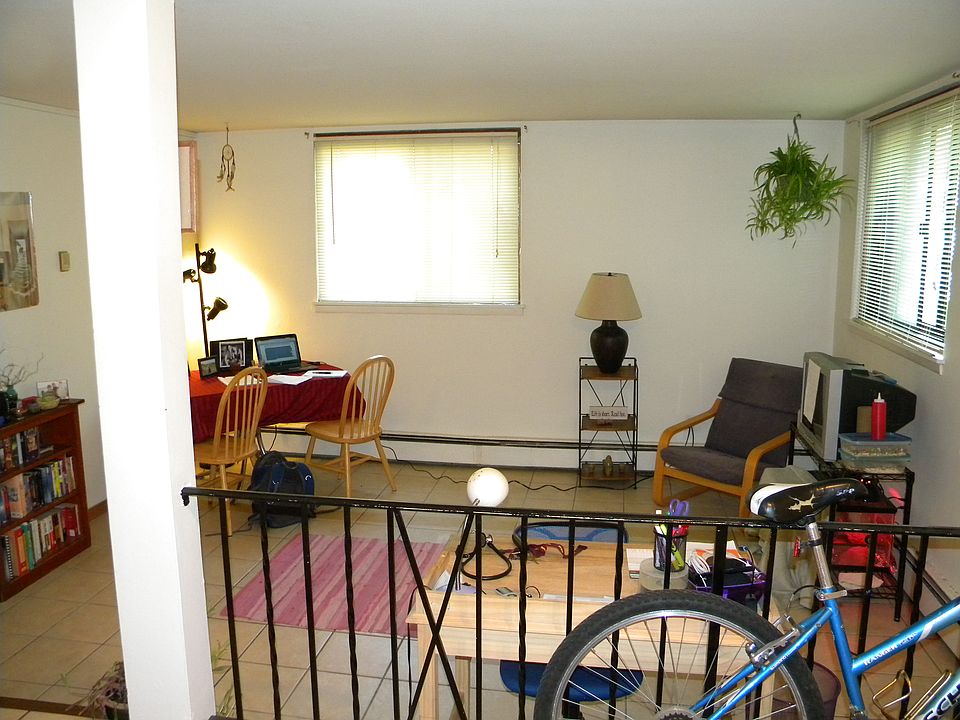 1st image of 818 8th St SE APT 3