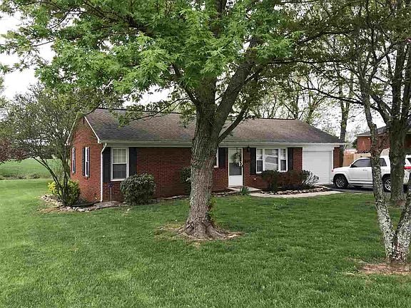 3rd image of 504 Lee Dr