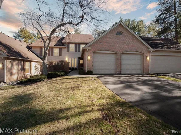 4614 Golf View Dr, Brighton, MI 48116