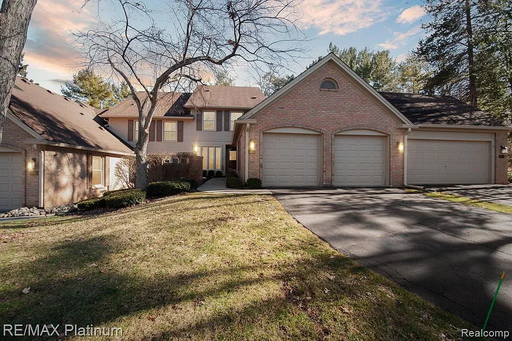 4614 Golf View Dr photo 1