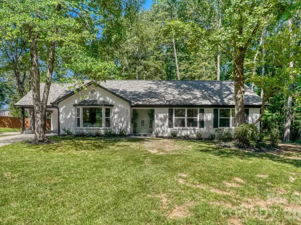 900 Burtonwood Cir, Charlotte, NC 28212