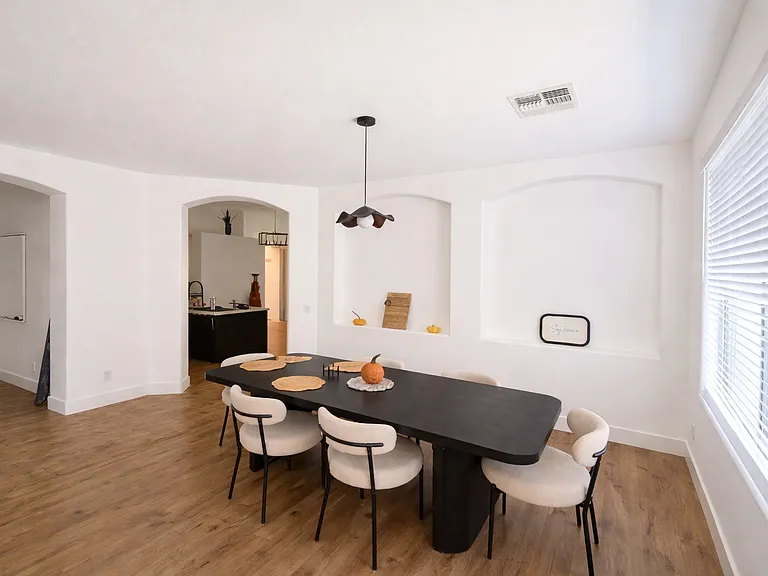 8712 W Palmaire Ave — Photo 6