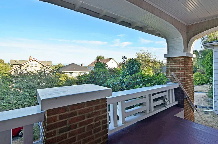 8 bed, 3000 sqft, $8,800 — Photo 2