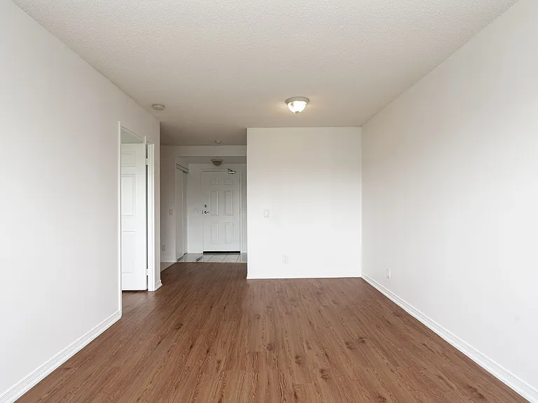 333 Sidney Belsey Cres — Photo 31