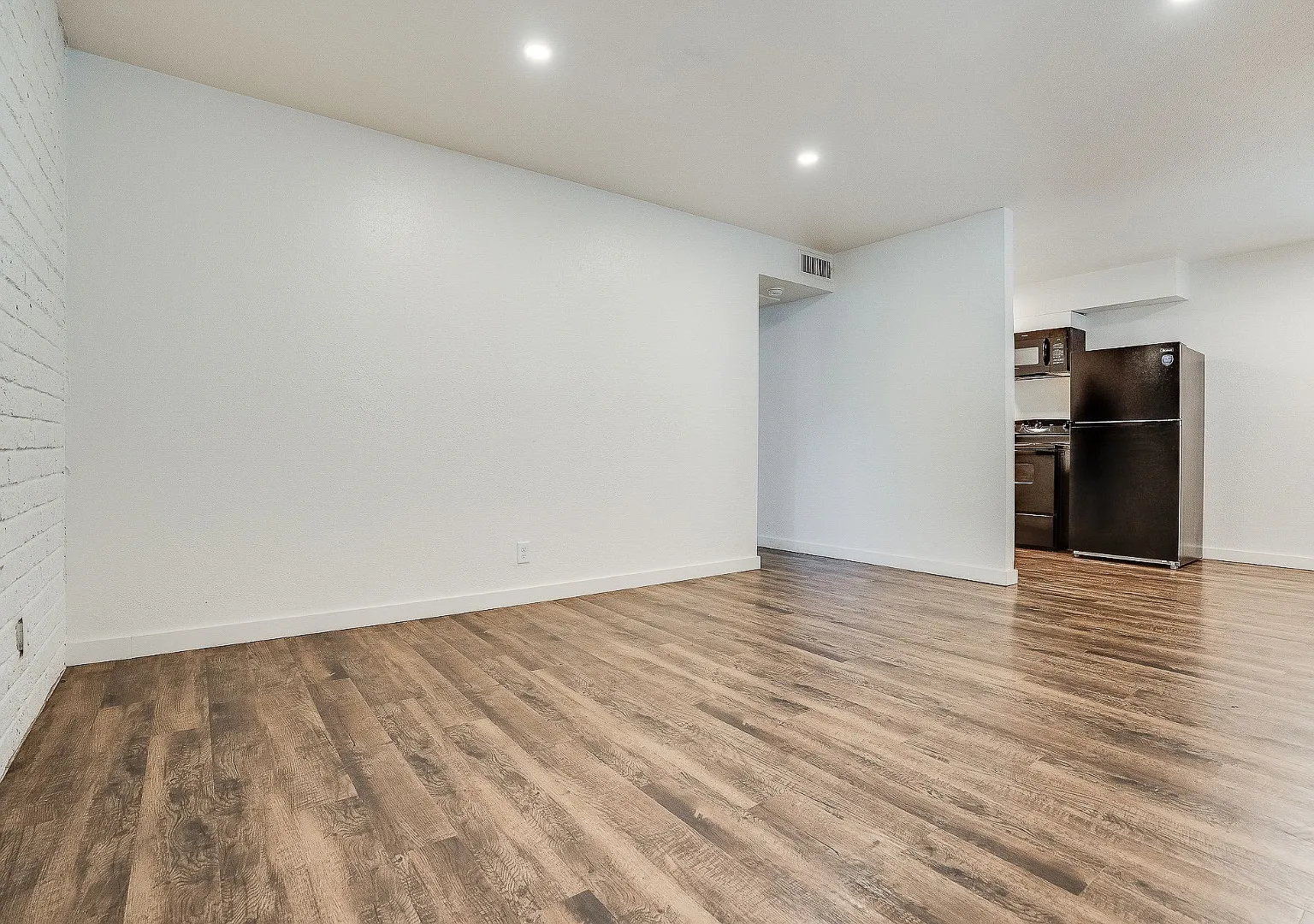 1152 S Quaker Ave - 1152 S Quaker Ave Unit 3 — Photo 3