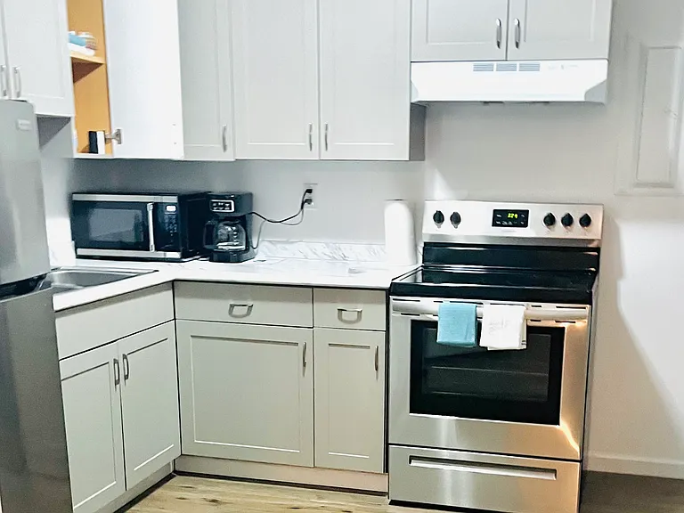 200-202 66th Ave SW #202-5 — Photo 3