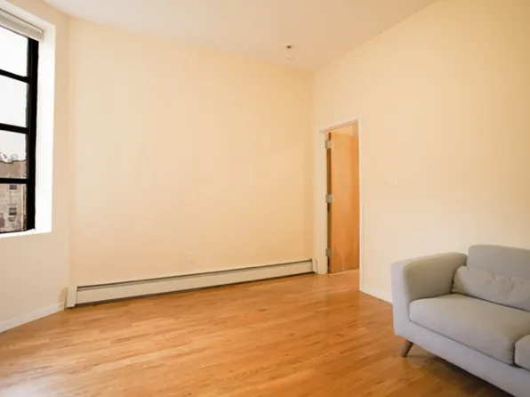 194 Vernon Avenue image 14 of 23