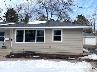 713 Robinwood Ln, Hopkins, MN 55305