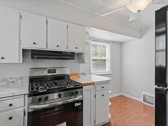 2nd image of 2021 Hollywood Pl