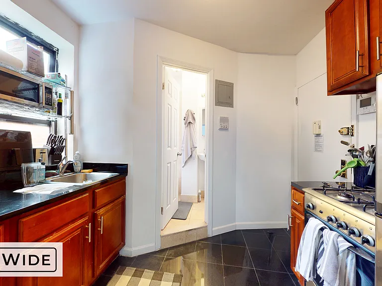 86 E 4th St #15 — Photo 4