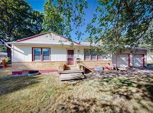 304 NE Short St, Lees Summit, MO 64063