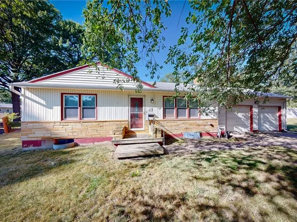304 NE Short St, Lees Summit, MO 64063
