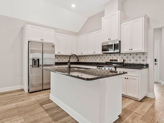 3rd image of 8977 Eureka St