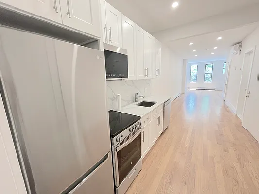 Rented by New Amsterdam Realty Group | media 2