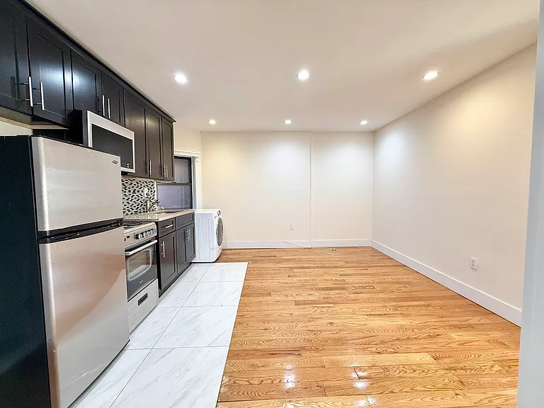 30 Rogers Ave #1D — Photo 4