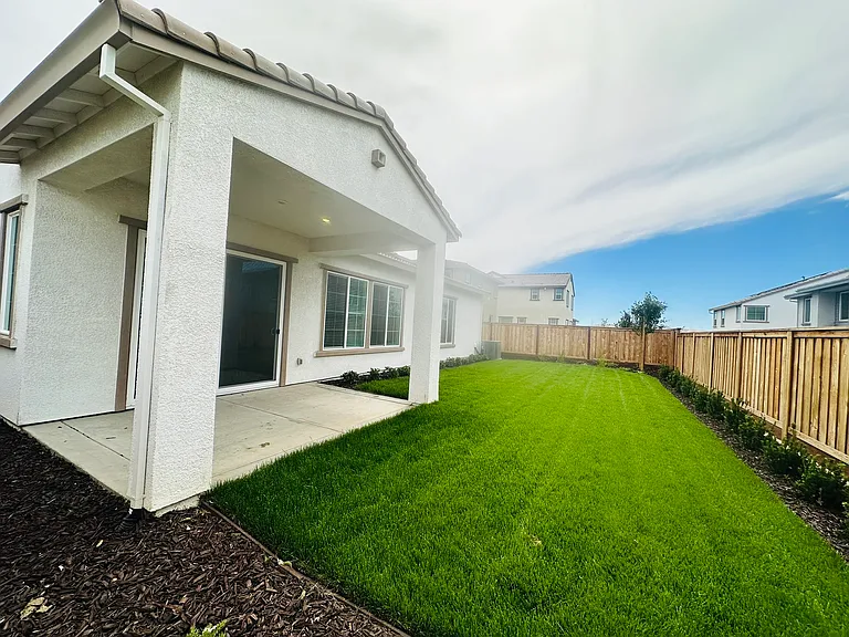 527 E Fiorino St — Photo 27