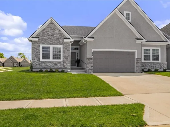 829 NE Algonquin St, Lees Summit, MO 64064