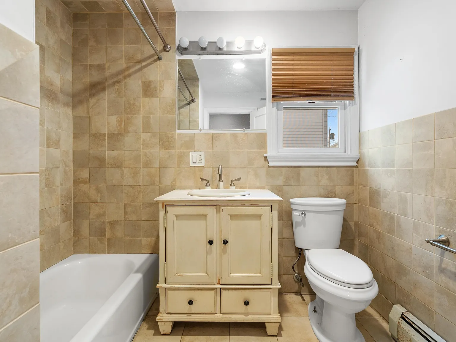 1 bed, 1.0 bath, $1,700 — Photo 2