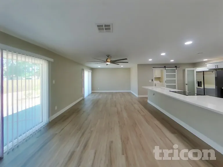 4820 W Hayward Ave — Photo 2