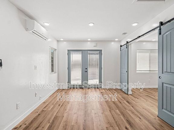 4th image of 2336 Westwood St