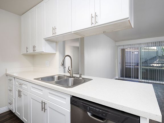 3rd image of 4424-4454 44th St #202